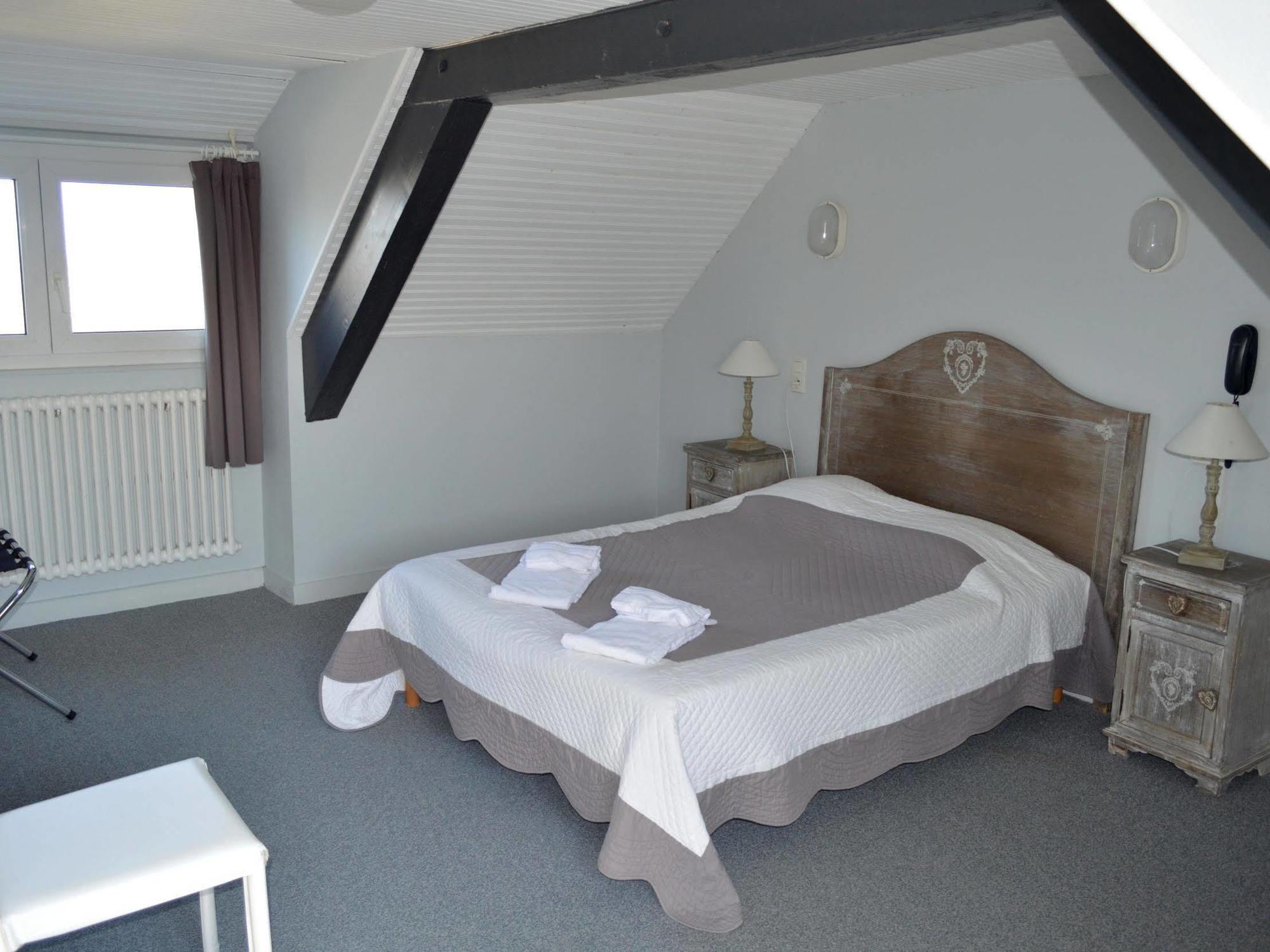 Logis Hotel Le Bretagne Le Vivier-sur-Mer Exterior foto